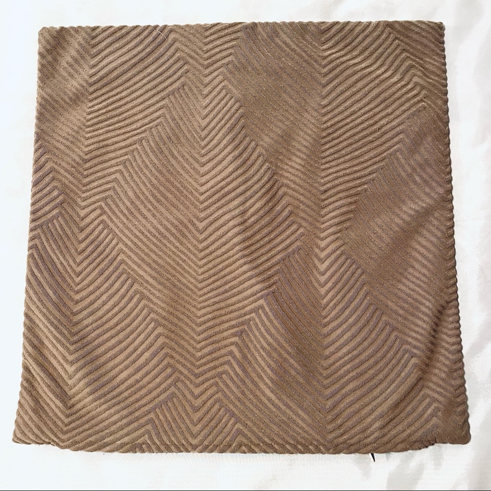 NWOT 18” Gray Chenille Pillow Cover in Chevron Design